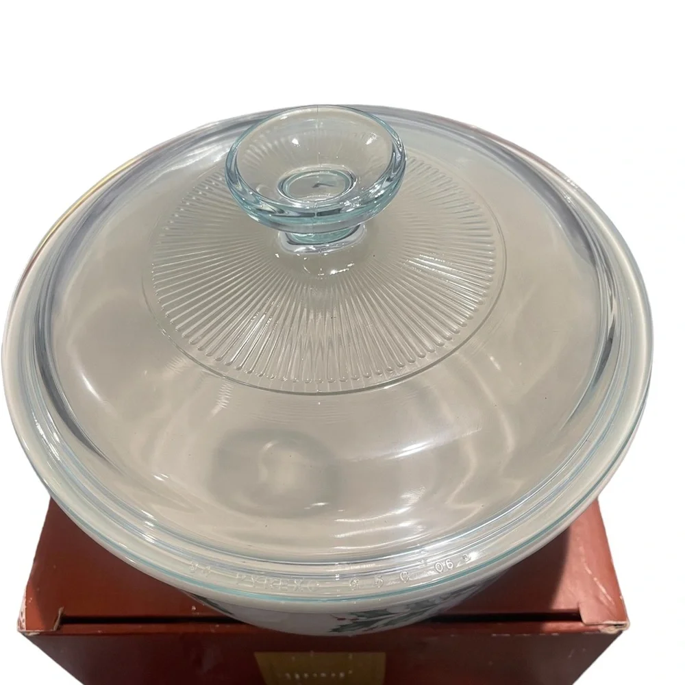 LENOX Holiday 1.5 Qt Round Covered Casserole - Picture 7 of 7